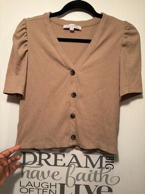 LOFT Tan Ribbed V‑Neck Button Front Puff Sleeve Crop Top